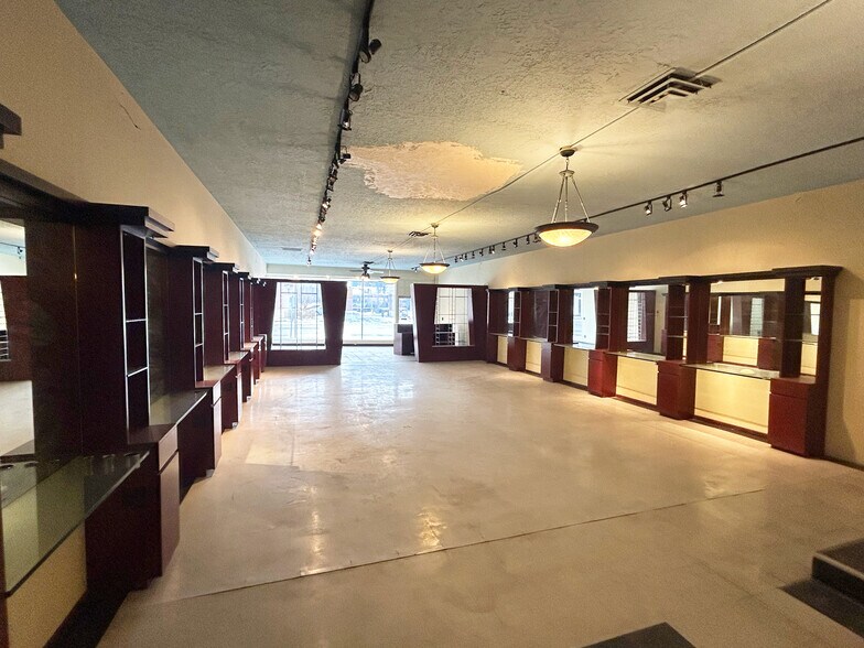 More Photos Of 40 W 100 N, Provo Storefront For Lease