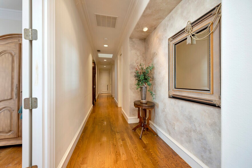 More Photos Of 504 N Euless Main St, Euless Carwash For Sale