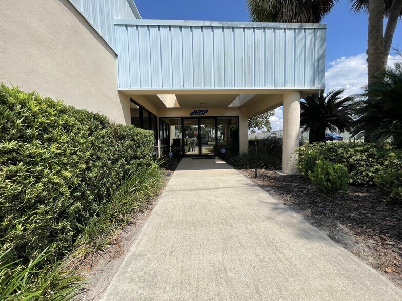 More Photos Of 3489 All American Blvd, Orlando Warehouse For Lease