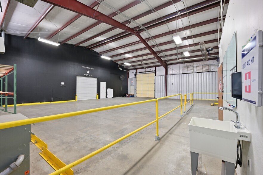 More Photos Of 416 NE 145th Pl, Edmond Warehouse For Lease