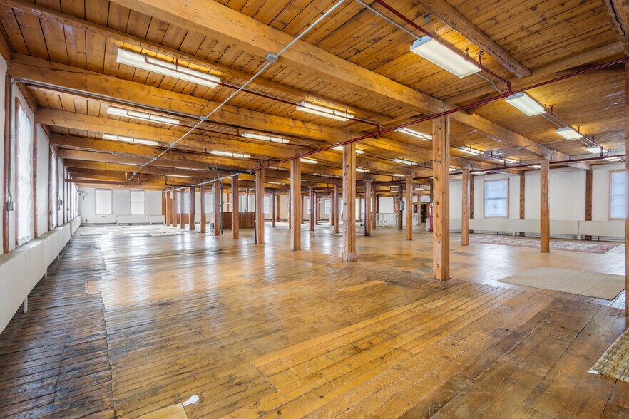 More Photos Of 562 Main St, Gardner Warehouse For Sale