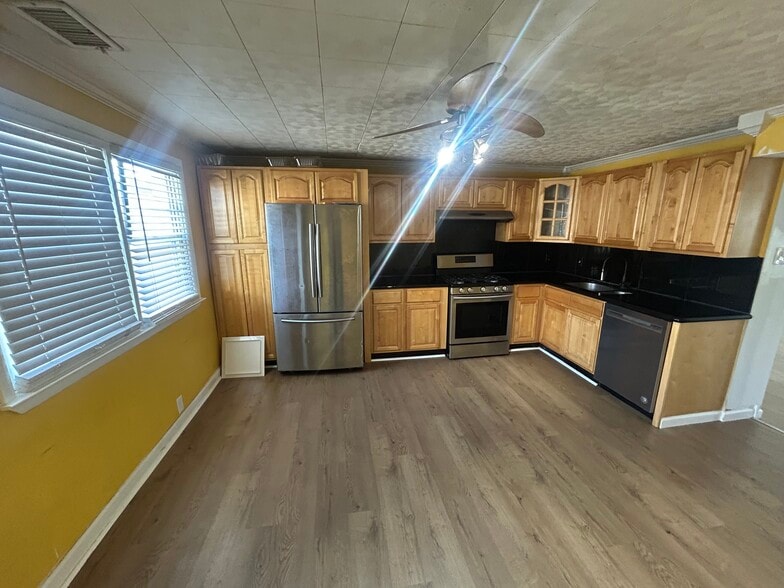 More Photos Of 4655 Benson St, Philadelphia Apartments For Sale