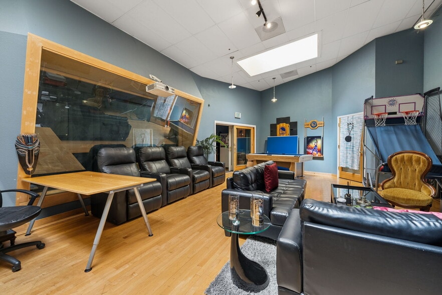 More Photos Of 825-829 27th Ave, Oakland Manufacturing For Sale