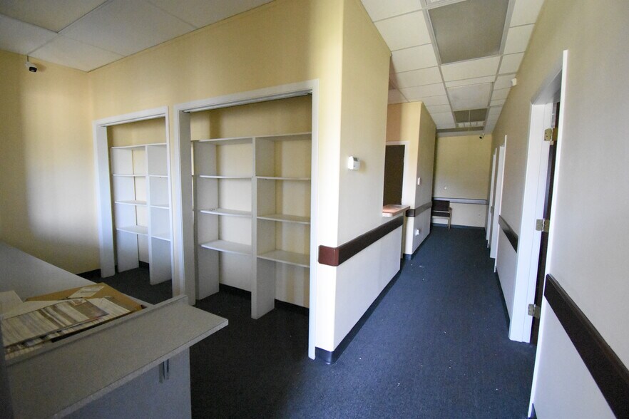 More Photos Of 10407 W Fairmont Pky, La Porte Medical For Lease