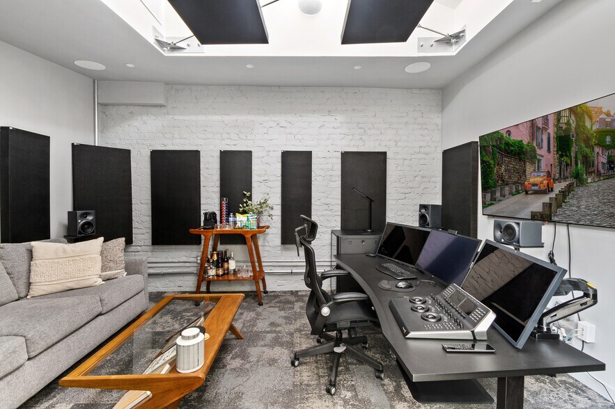 More Photos Of 11007 Venice Blvd, Los Angeles Storefront Retail Office For Sale