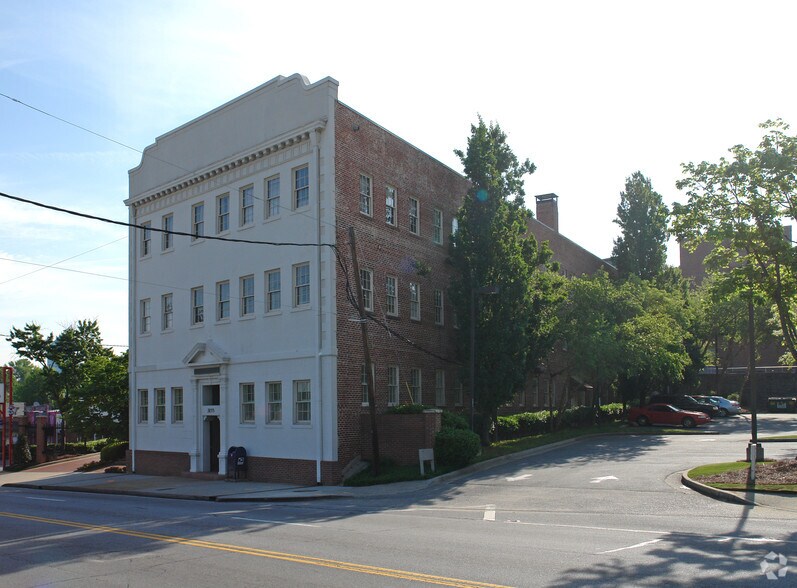 More Photos Of 3155 Roswell Rd NE, Atlanta Office For Sale