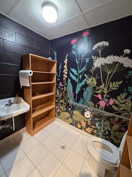 More Photos Of 2758 Coolidge Hwy, Berkley Storefront For Sale