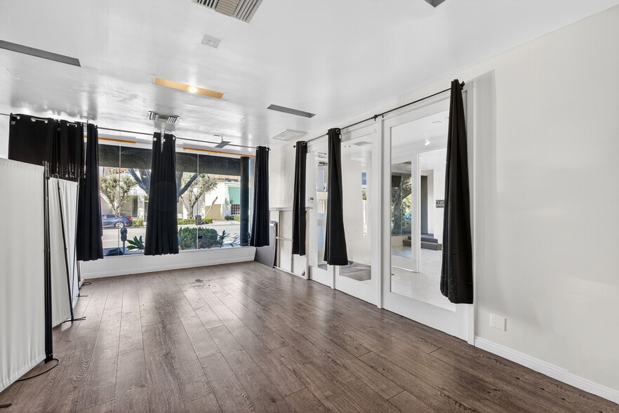 More Photos Of 910 N La Cienega Blvd, Los Angeles Storefront Retail Office For Sale