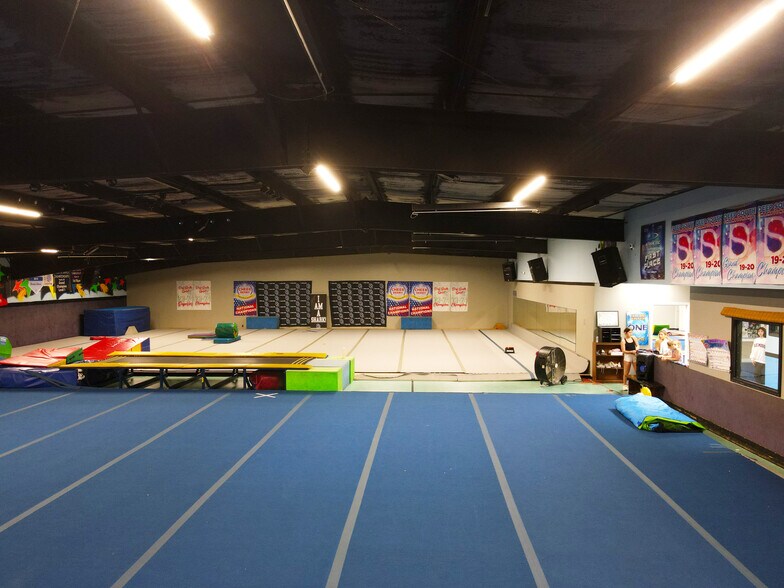 More Photos Of 3903 S Lamar Blvd, Oxford General Retail For Sale