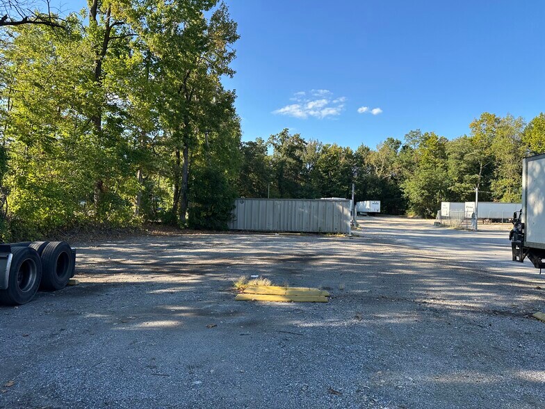 More Photos Of 8271 Brock Bridge Rd, Laurel Warehouse For Lease