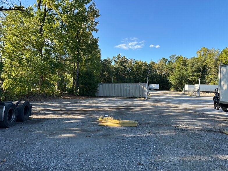 More Photos Of 8271 Brock Bridge Rd, Laurel Warehouse For Lease