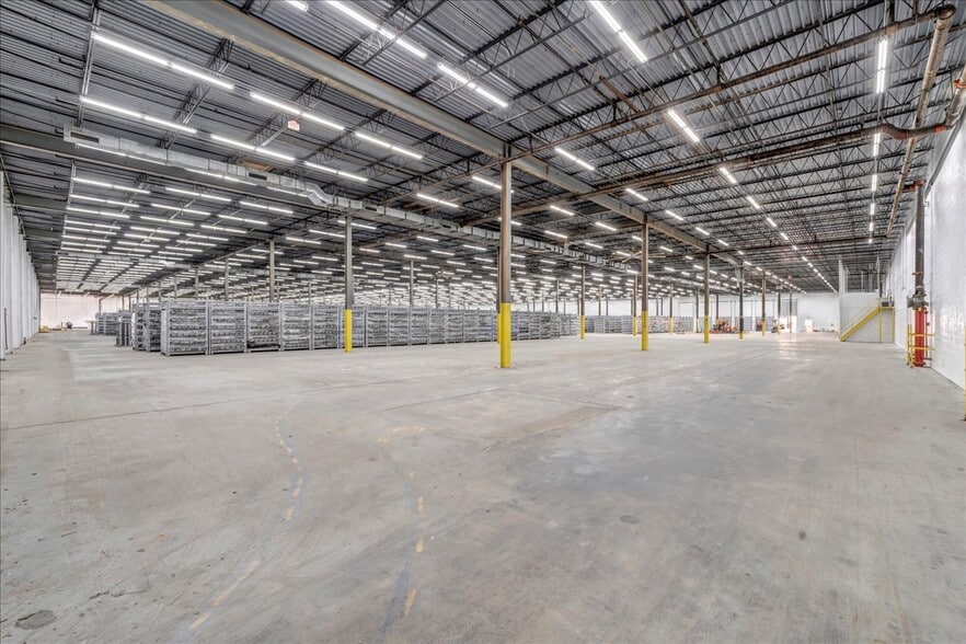 More Photos Of 206 Mathews St, Barnesville Distribution For Lease