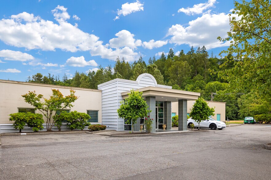 More Photos Of 1871 NW Gilman Blvd, Issaquah Flex For Lease