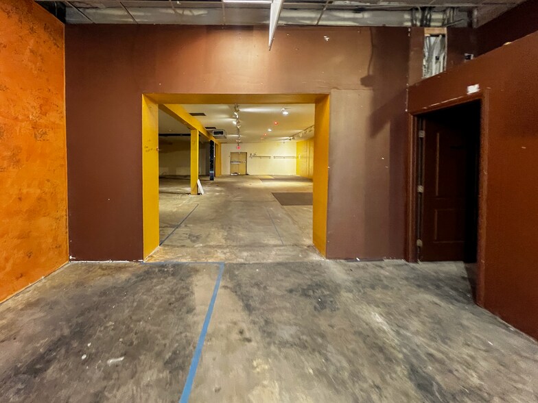 More Photos Of 1300 S Main St, Las Vegas Freestanding For Lease