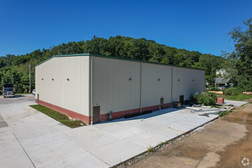 More Photos Of 104 Douglas Rd, Sewickley Light Distribution For Sale