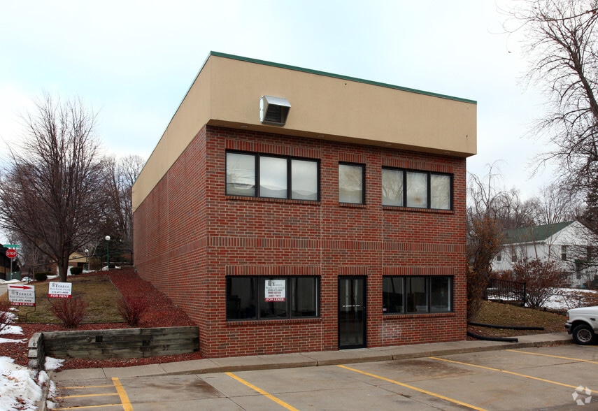 More Photos Of 6842 University Ave, Windsor Heights Freestanding For Sale