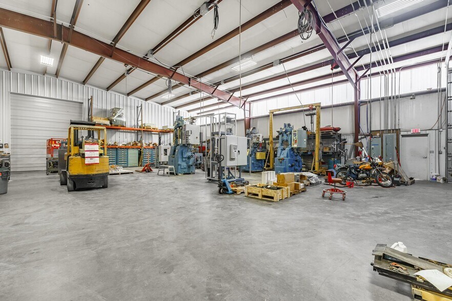More Photos Of 12182 Peach Orchard Rd, Bentonville Warehouse For Sale