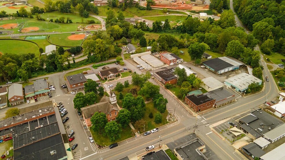 More Photos Of 6 Sanderson St, Hayesville Flex For Sale