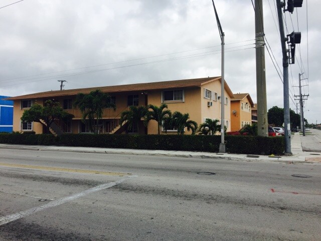 More Photos Of 330-332 W 9th St, Hialeah Storefront Retail Office For Lease