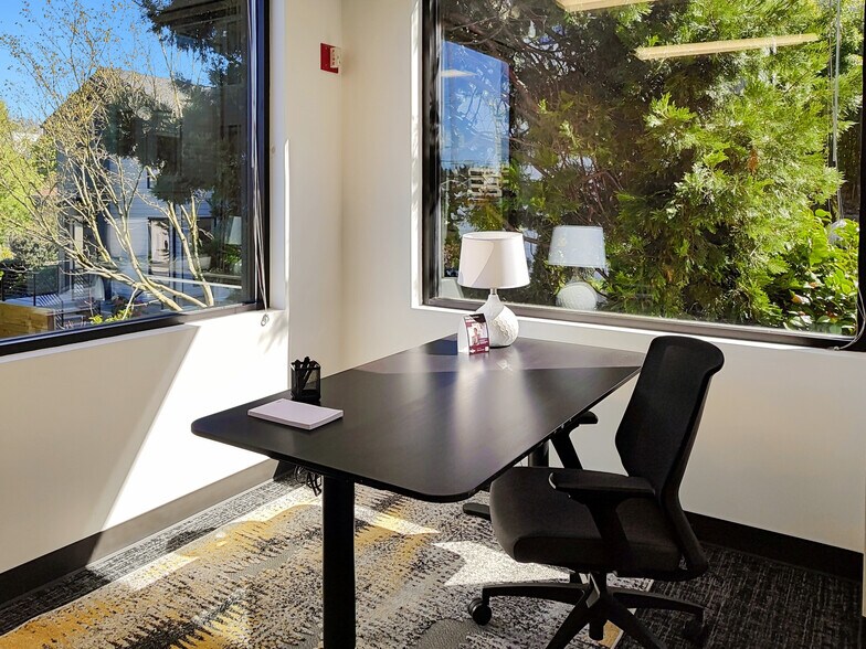 More Photos Of 10202 5th Ave NE, Seattle Coworking Space