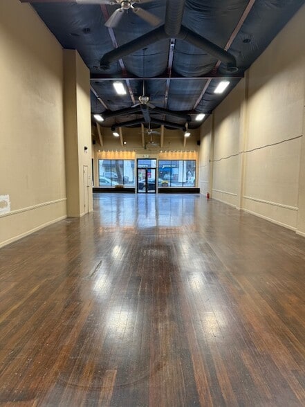 More Photos Of 1712 California St, Redding Storefront For Lease