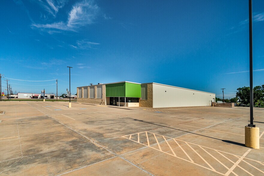 More Photos Of 908 NW 6th St, Tulia Freestanding For Sale