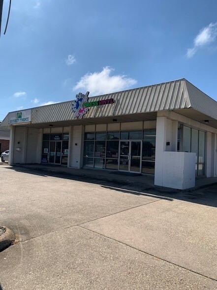 Primary Photo Of 9230 Florida Blvd, Baton Rouge General Retail For Lease