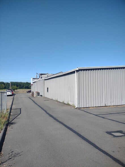 More Photos Of 319 Broad St, Manchester General Retail For Sale