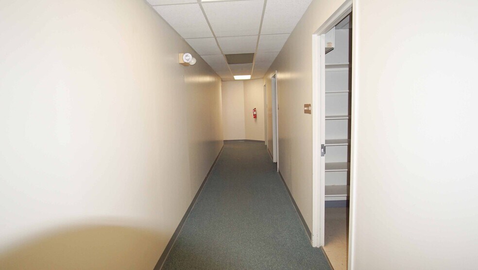 More Photos Of 1800 S Washington St, Beeville Office For Sale
