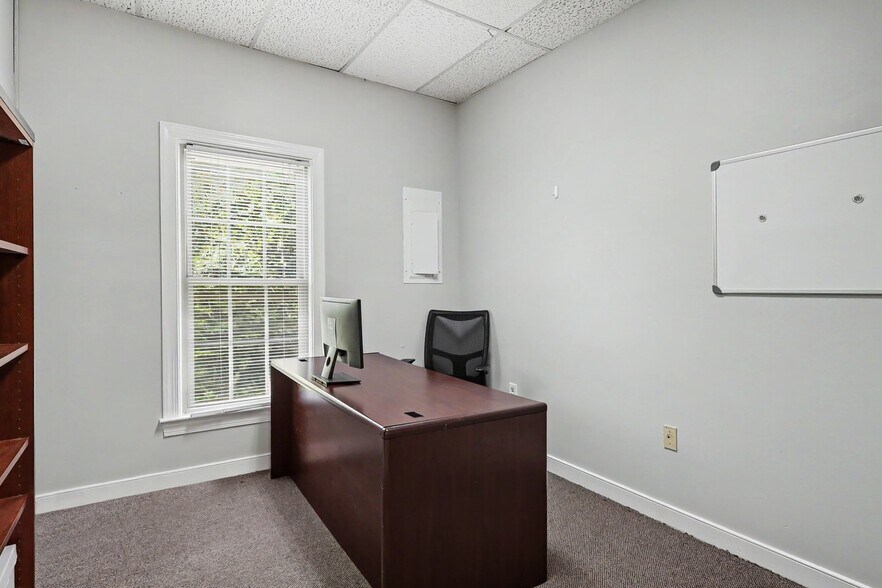 More Photos Of 8407 Richmond Hwy, Alexandria Storefront For Sale