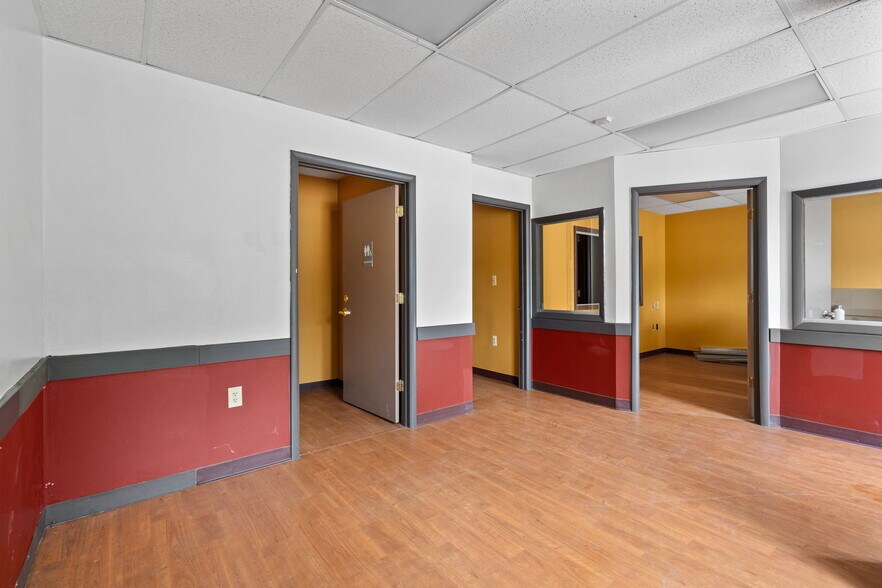 More Photos Of 4 Corwin Ct, Newburgh Medical For Sale
