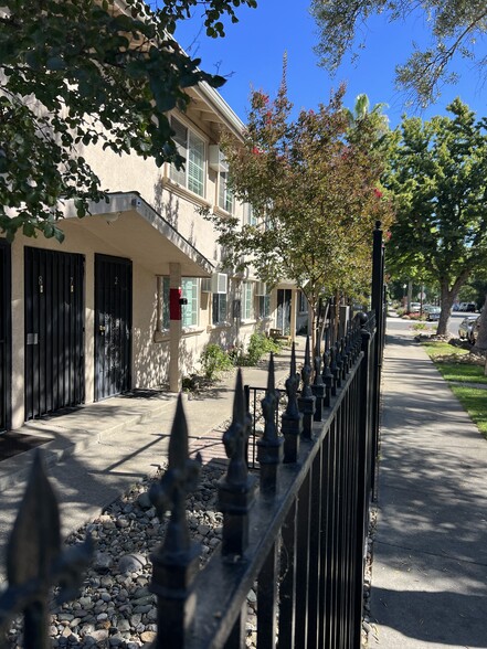 Primary Photo Of 2700 32nd St, Sacramento Apartments For Sale