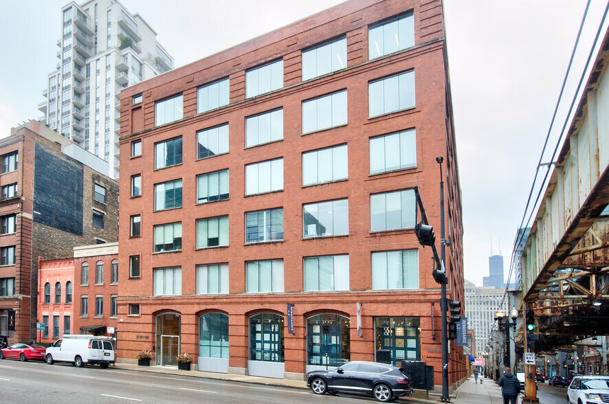 More Photos Of 225 W Ohio St, Chicago Office For Lease