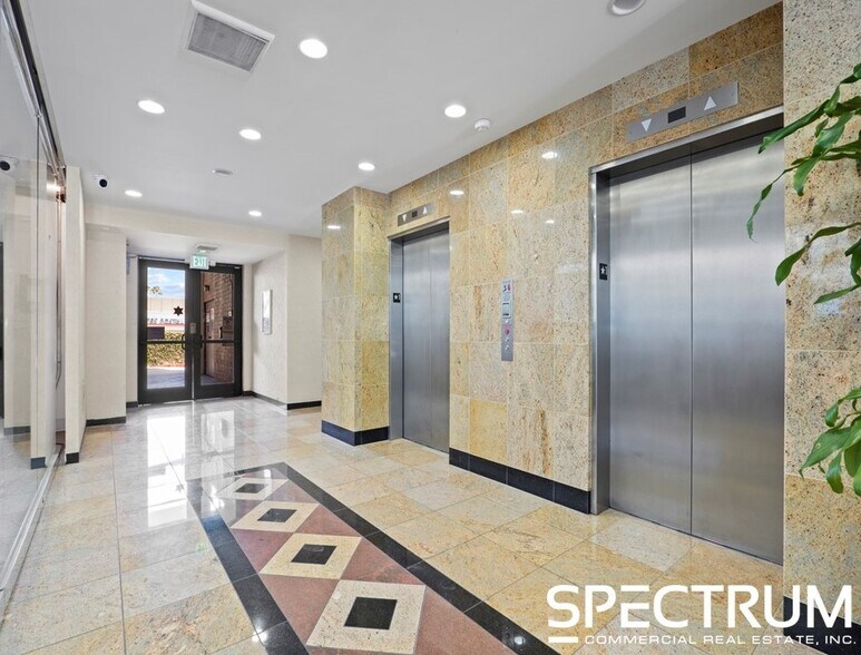 More Photos Of 16861 Ventura Blvd, Encino Office For Lease