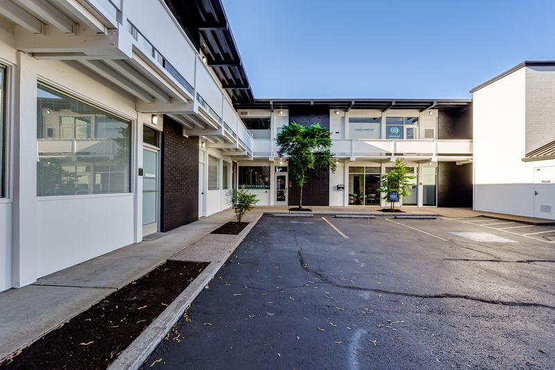 More Photos Of 1445 Willamette St, Eugene Medical For Lease