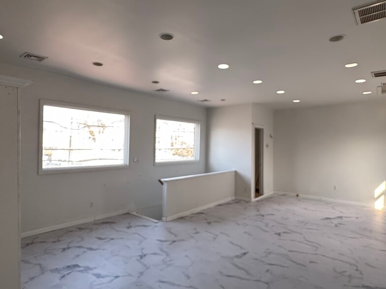 More Photos Of 3990 Hylan Blvd, Staten Island Freestanding For Sale