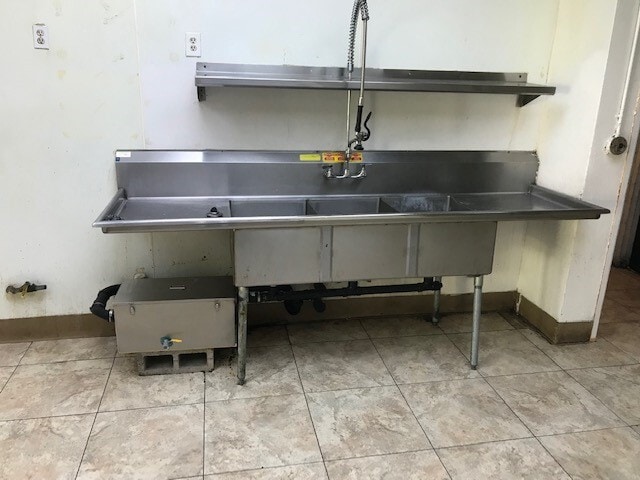 More Photos Of 5048-5060 N Blackstone Ave, Fresno Unknown For Lease