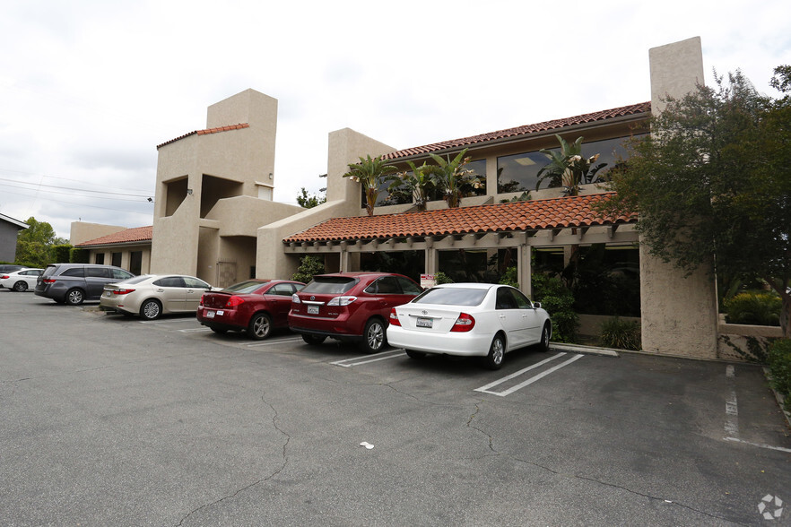 Primary Photo Of 6024 Fallbrook Ave, Woodland Hills Medical For Lease