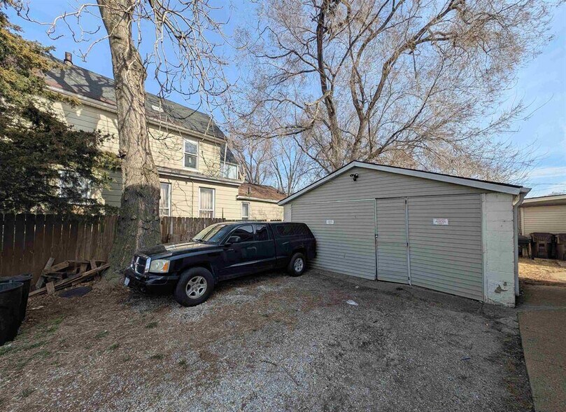 More Photos Of 601-609 NE Perry Ave, Peoria Apartments For Sale