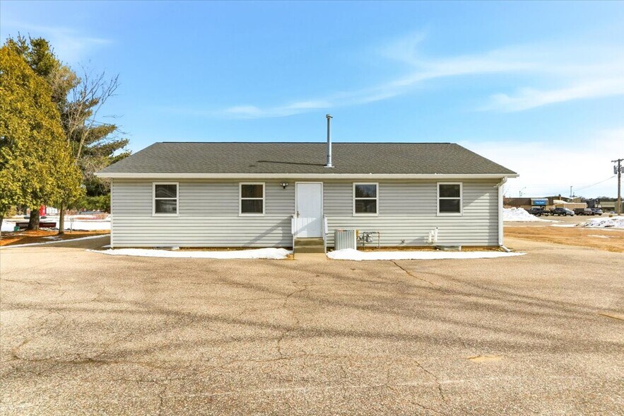 More Photos Of 1910 7th St S, Wisconsin Rapids Office For Sale