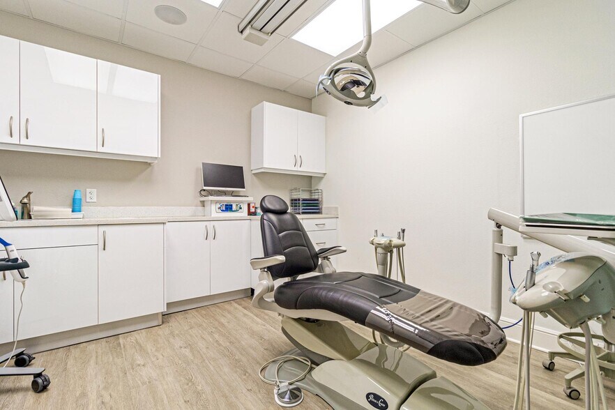 More Photos Of 410 Park Grove Dr, Katy Healthcare For Lease