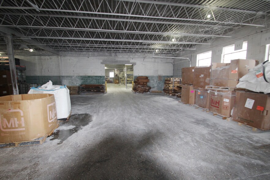 More Photos Of 104 Lee St, Lodi Manufacturing For Lease