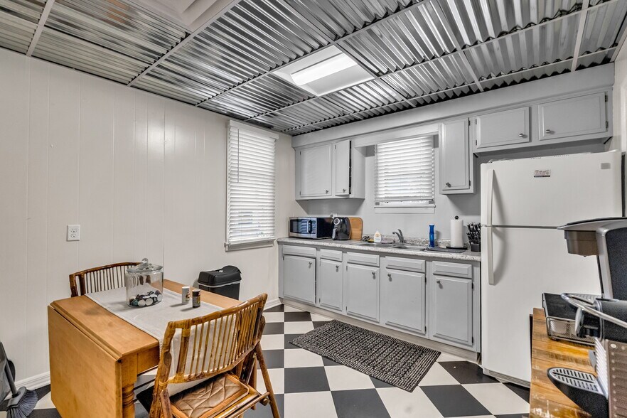 More Photos Of 372 Ahern St, Atlantic Beach Loft Creative Space For Sale