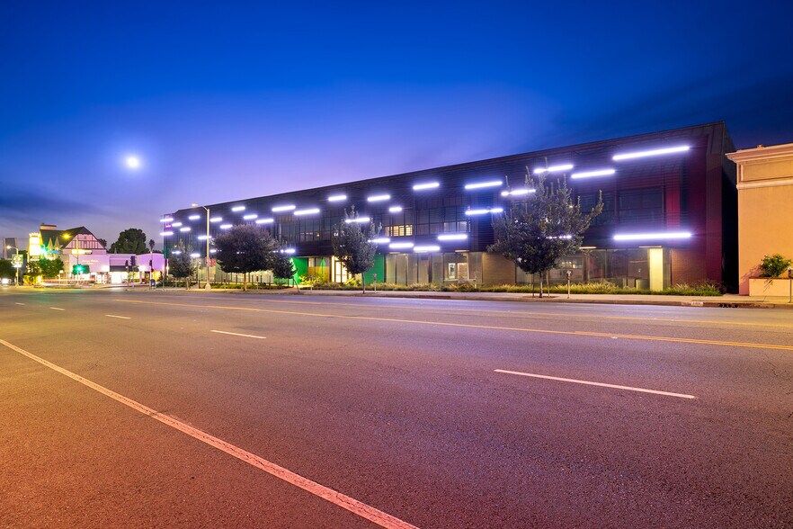 More Photos Of 19500-19510 Ventura Blvd, Tarzana Medical For Lease