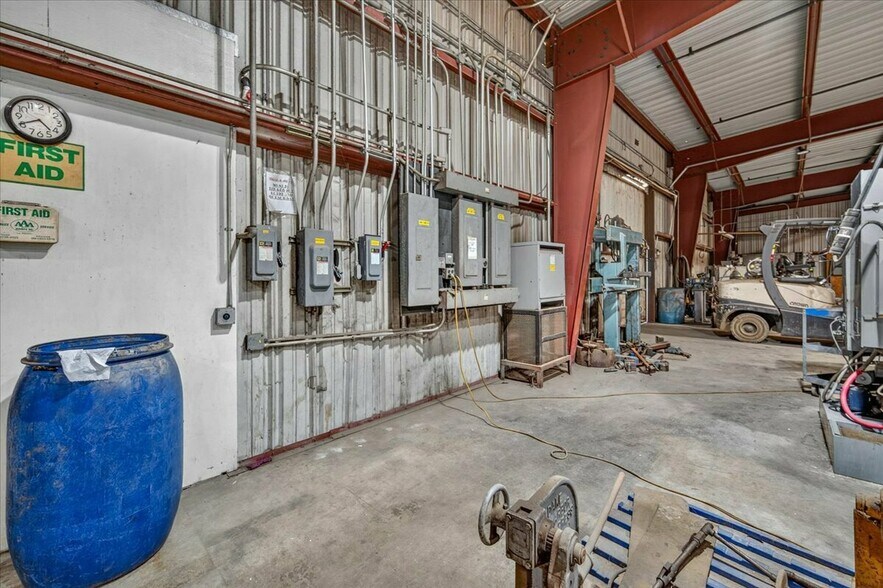 More Photos Of 149 Ashland ave, Lindsay Industrial For Sale