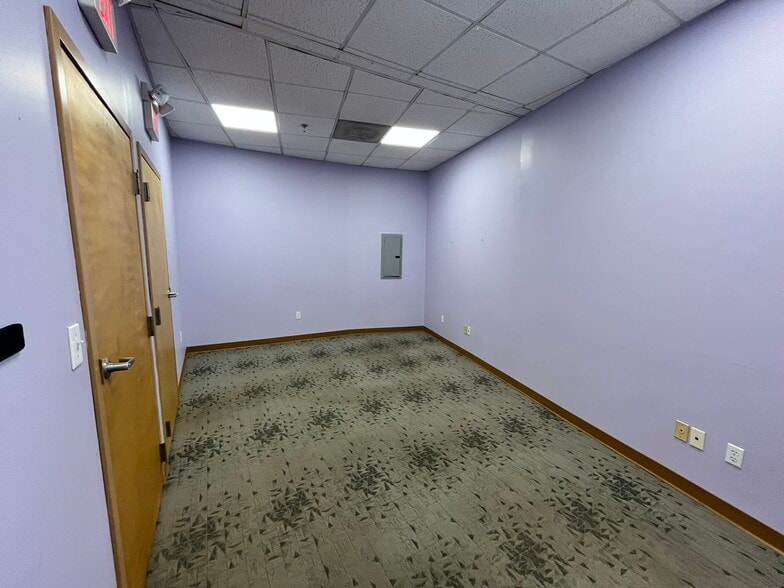 More Photos Of 18 Dartmouth St, Malden Storefront Retail Office For Lease
