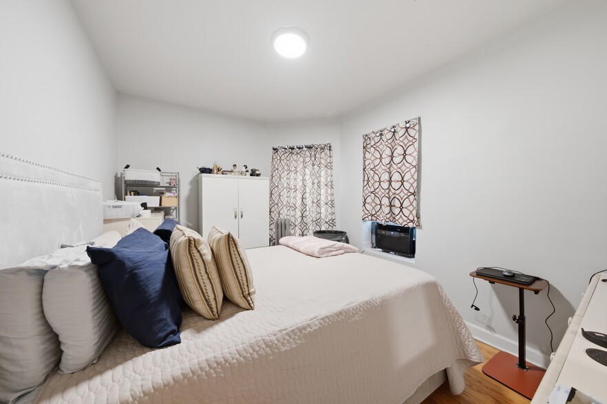 More Photos Of 4742-4748 S Drexel Blvd, Chicago Apartments For Sale