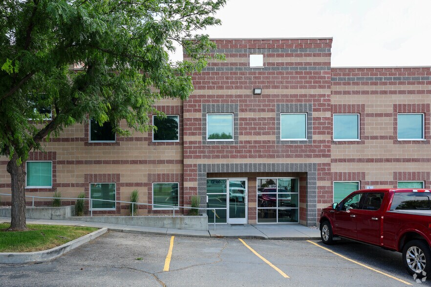 More Photos Of 461-489 W Parkland Dr, Sandy Warehouse For Lease