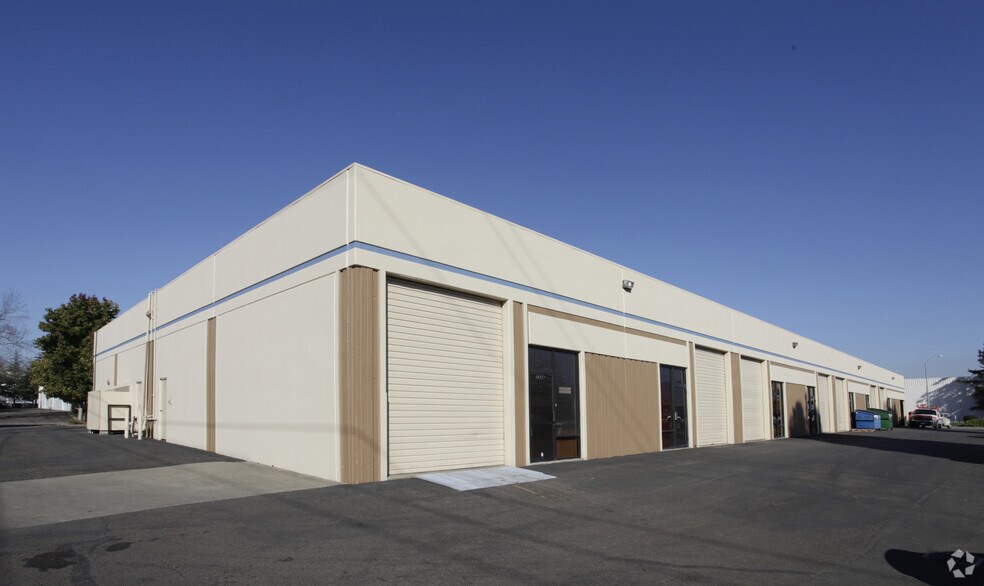 More Photos Of 1334-1338 Ross St, Petaluma Warehouse For Lease