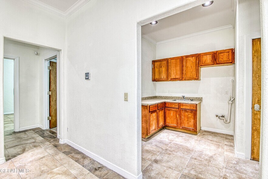 More Photos Of 550 S Mesa Hills Dr, El Paso Medical For Lease